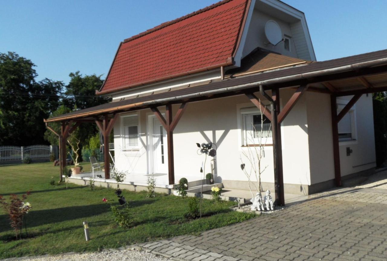 Ferienhaus Am Plattensee Balatonmáriafürdő Exterior foto
